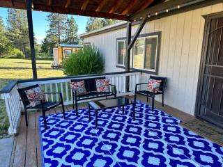 Enchanting Getaway Farmhouse And Tiny House Duo - 7