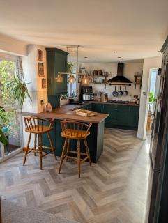 Stylish home, 3 bed with garden, Fast WiFi Parking - 9