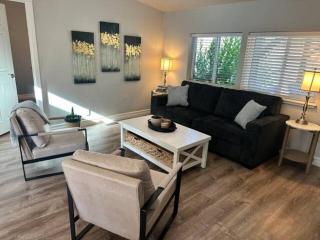 Enchanting Getaway Farmhouse And Tiny House Duo - 5