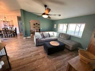 Enchanting Getaway Farmhouse And Tiny House Duo - 8