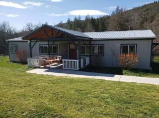 Enchanting Getaway Farmhouse And Tiny House Duo - 9