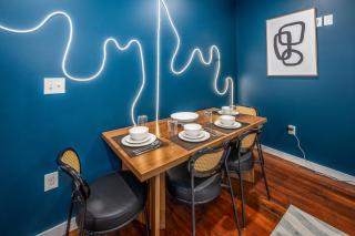 OTR by Findlay, Sleeps 6ppl, King Bed, Private Balcony, 2nd Fl - 8