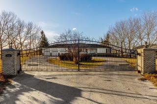 Acreage, 3 King Beds and Ensuites, Dance Floor, Fireplace, AC - 0