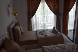 Lake House Hotel - 2