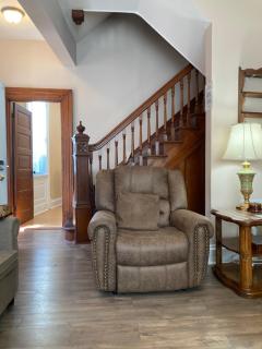 ENTIRE Big Home Close To Events - 2 Family Rooms - Kids Play Nook - Private Patio & Firepit - 9