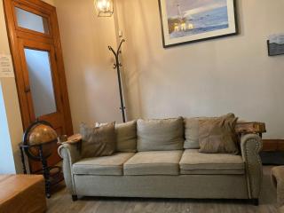 ENTIRE Big Home Close To Events - 2 Family Rooms - Kids Play Nook - Private Patio & Firepit - 7