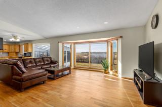 Acreage, 3 King Beds and Ensuites, Dance Floor, Fireplace, AC - 4