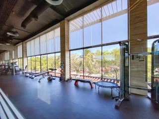 Modern 1BR Apartment with Resort-Style Amenities - 9