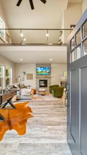 Rainier Spa Cabin 7 Minutes to Park - 6