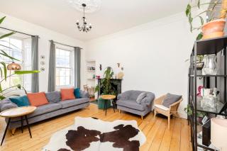 Edinburgh Chic and Stylish 2-Bedroom Apartment near City Centre - 8