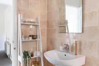 Cosy 2-Bed Maisonette in Ashford - 7