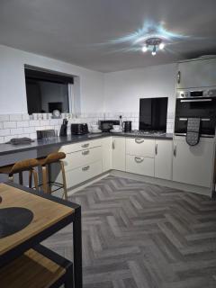 "Chez Nous" Perfect for contractors or families Sleeps 8 - 5