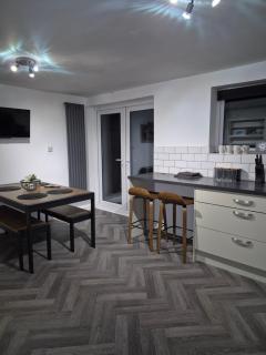 "Chez Nous" Perfect for contractors or families Sleeps 8 - 6