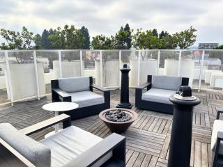 Melrose Luxe Retreat near The Grove - 9