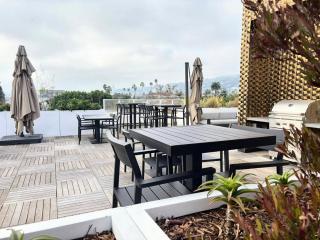 Melrose Luxe Retreat near The Grove - 2