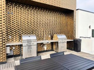 Melrose Luxe Retreat near The Grove - 7