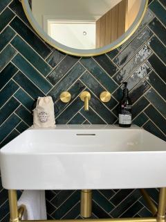 Luxury Designer B&B Annexe - Walk to Award Winning Pub - 7