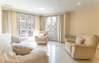 3 Bedroom Gorgeous Apartment In Elche - 9