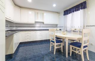 3 Bedroom Gorgeous Apartment In Elche - 6