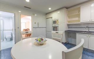 3 Bedroom Gorgeous Apartment In Elche - 5