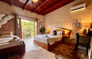 Kika Zaru Free park tour and breakfast - 9