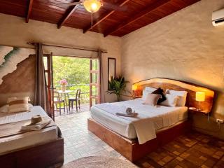 Kika Zaru Free park tour and breakfast - 2