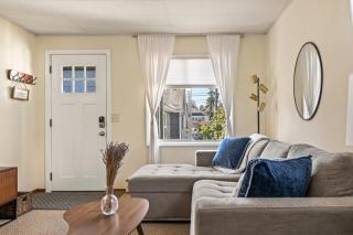 Alki Beach Escape Walk to Shops & Yummy Eats Free Private Parking - Seattle - 9