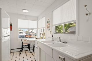 Alki Beach Escape Walk to Shops & Yummy Eats Free Private Parking - Seattle - 8