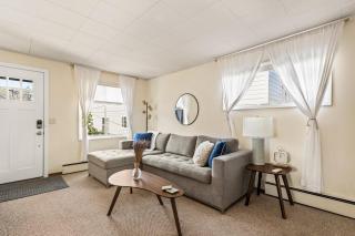 Alki Beach Escape Walk to Shops & Yummy Eats Free Private Parking - Seattle - 5