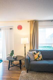 Entire Home AC 4Beds Sleeps 8 Double Garage Near WEM Free Wifi & Netflix - 1