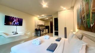 Emerald 412A - Studio with Balcony and shared Pool - 8