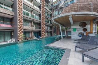 Emerald 412A - Studio with Balcony and shared Pool - 1