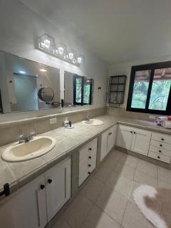 Luxury Mountain View Apartment with Balcony in Altos del Maria, Panama - 4