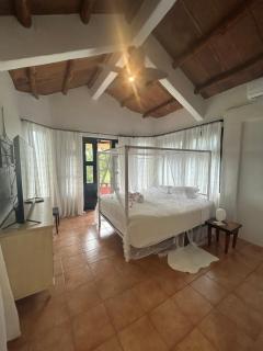 Luxury Mountain View Apartment with Balcony in Altos del Maria, Panama - 1