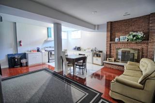 Bright Basement & Private Bathroom, free Parking - 4