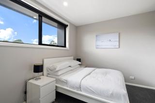 Modern 3-Bedroom Townhouse in Quiet Greenway - 2