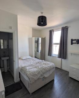 Stylist Ensuite room at 2nd Floor - 4