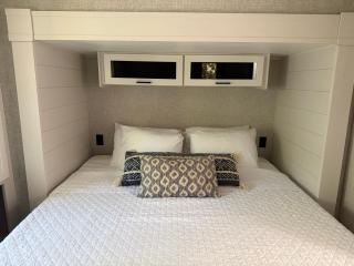 Beachfront Retreat w Pool, Boat Ramp & Dock Rental - 1