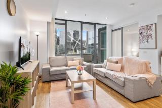 Central 2-Bed Apartment with Parking, Pool and Gym - 0