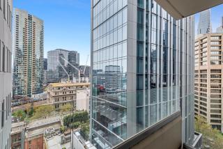 Central 2-Bed Apartment with Parking, Pool and Gym - 6