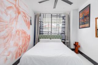 Bright Tamarama 2-Bed Apartment with Balcony Views - 0