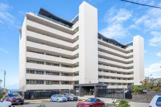 Bright Tamarama 2-Bed Apartment with Balcony Views - 5