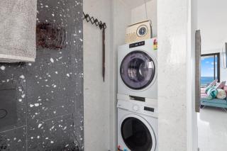 Bright Tamarama 2-Bed Apartment with Balcony Views - 6