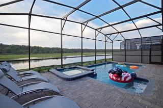 4213 - Lakeside Retreat - 4