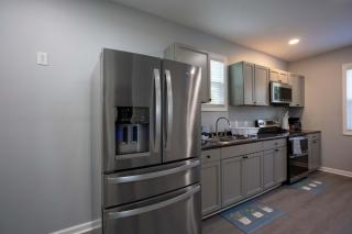 4 Min to Downtown - 11 to Elon - Washer and Dryer - 8