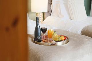 Spacious House in City Centre - Sleeps up to 9 - Free Parking, Super-Fast Wifi, Garden, Balcony, and Smart TV with Virgin TV and Netflix by Yoko Property - 3