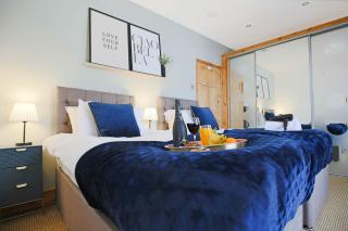 Spacious House in City Centre - Sleeps up to 9 - Free Parking, Super-Fast Wifi, Garden, Balcony, and Smart TV with Virgin TV and Netflix by Yoko Property - 9