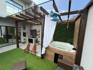 Governador Celso Ramos Townhouse with Hot Tub - 5