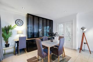 Isher 3 Bedroom, 2-Bathroom House with Parking - 3