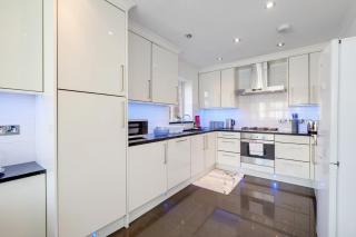 Isher 3 Bedroom, 2-Bathroom House with Parking - 6